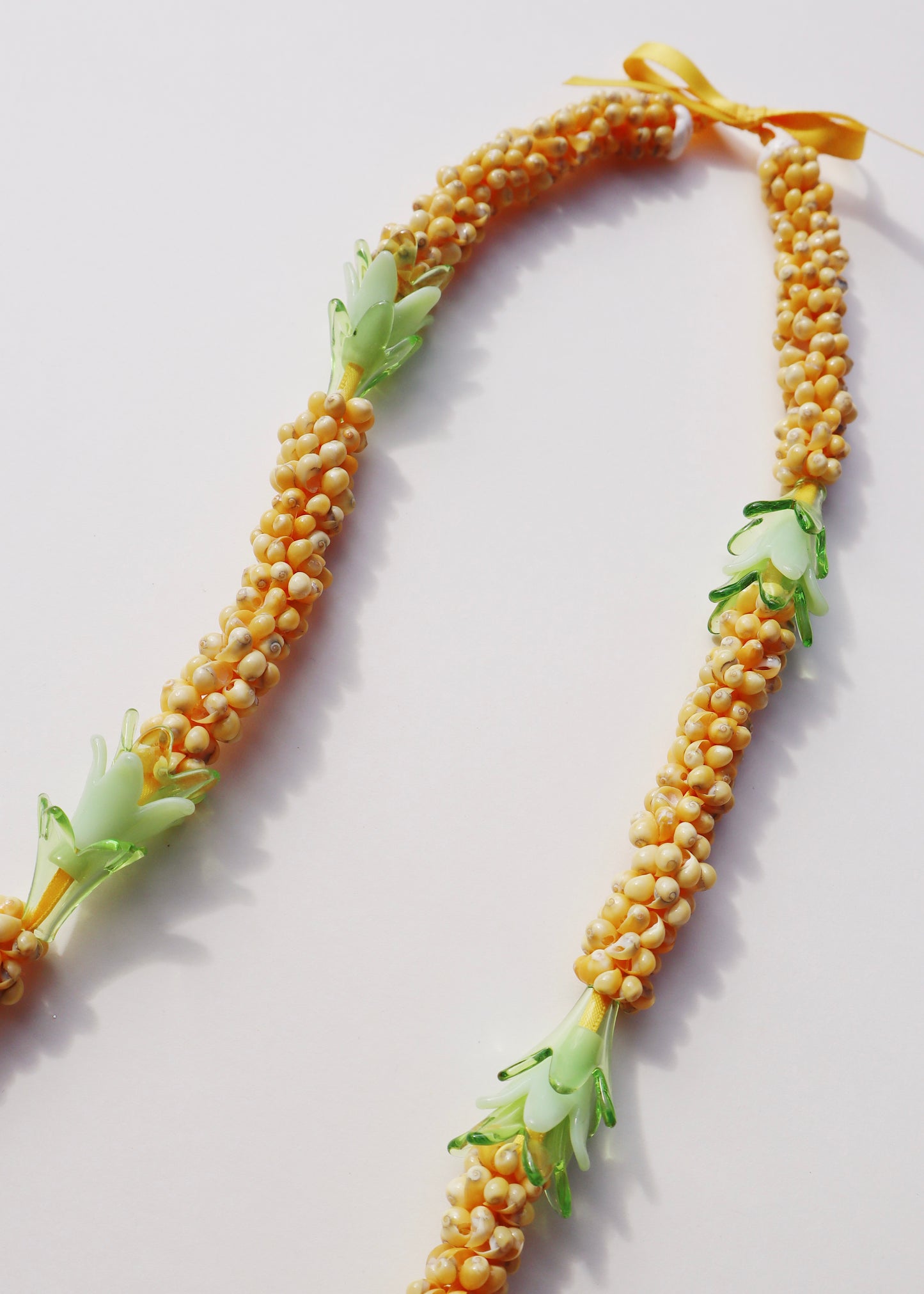 Perfectly Imperfect 40% OFF - Glass Pakalana Mongo Shell Lei with 21 Pua