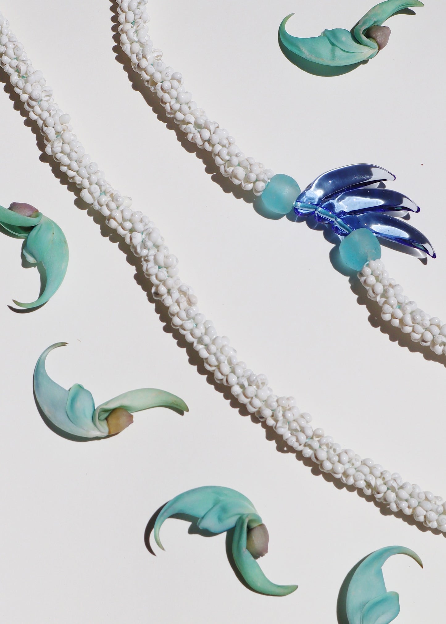 Blue Jade Mongo Shell Lei with 3 Glass Buds
