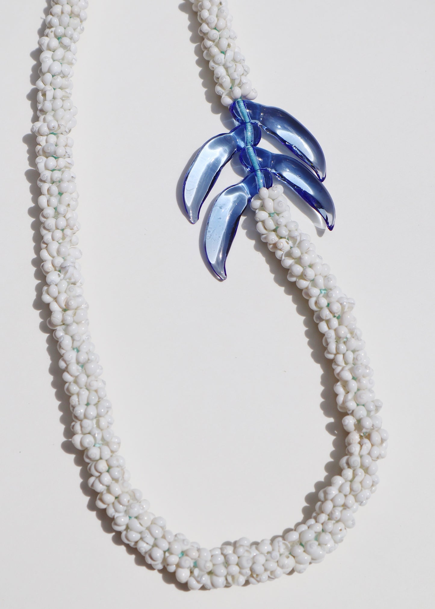 Blue Jade Mongo Shell Lei with 4 Glass Buds