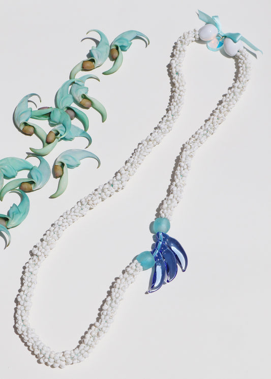 Blue Jade Mongo Shell Lei with 3 Glass Buds