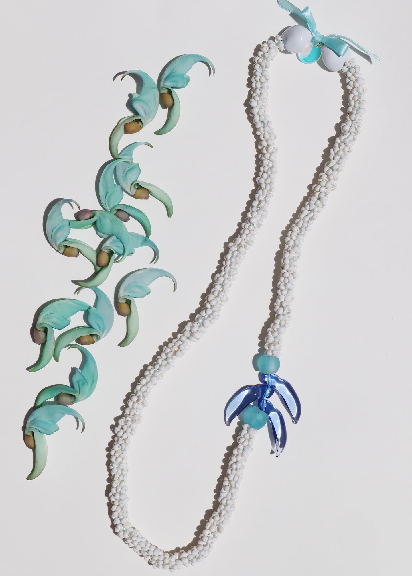 Blue Jade Mongo Shell Lei with 3 Glass Buds