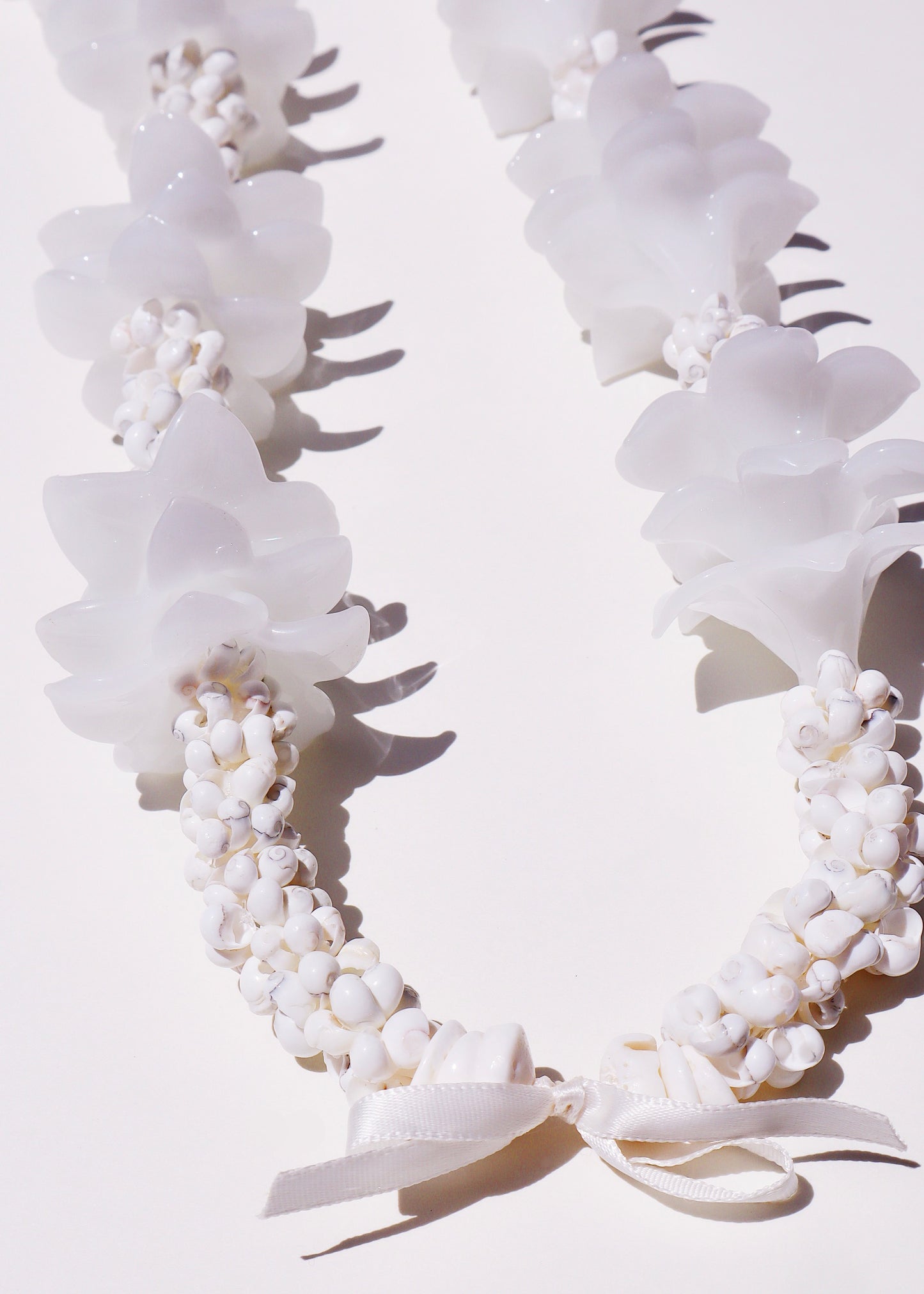 Pua Melia Plumeria Mongo Shell Lei with 33 Pua