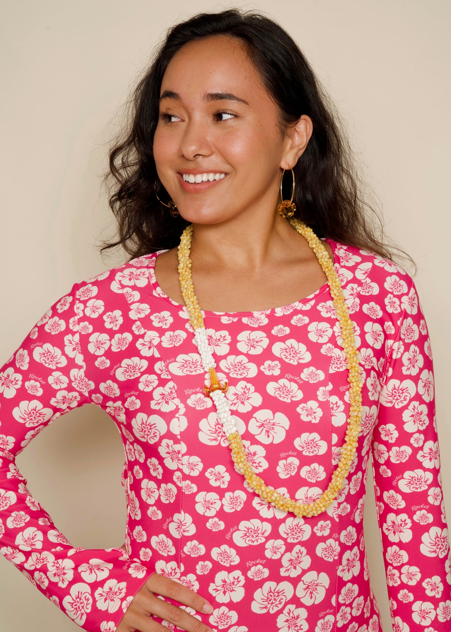 Puakenikeni Mongo Shell Lei with 1 Glass Pua