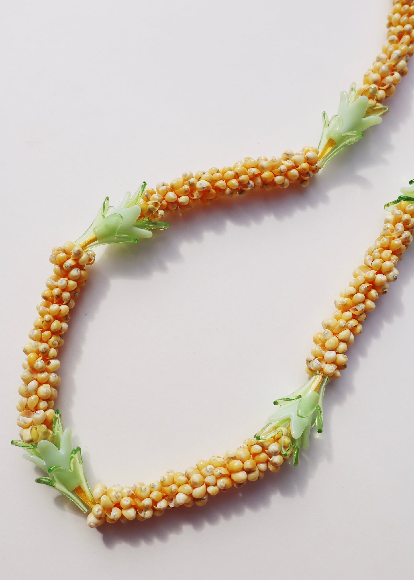 Perfectly Imperfect 40% OFF - Glass Pakalana Mongo Shell Lei with 21 Pua