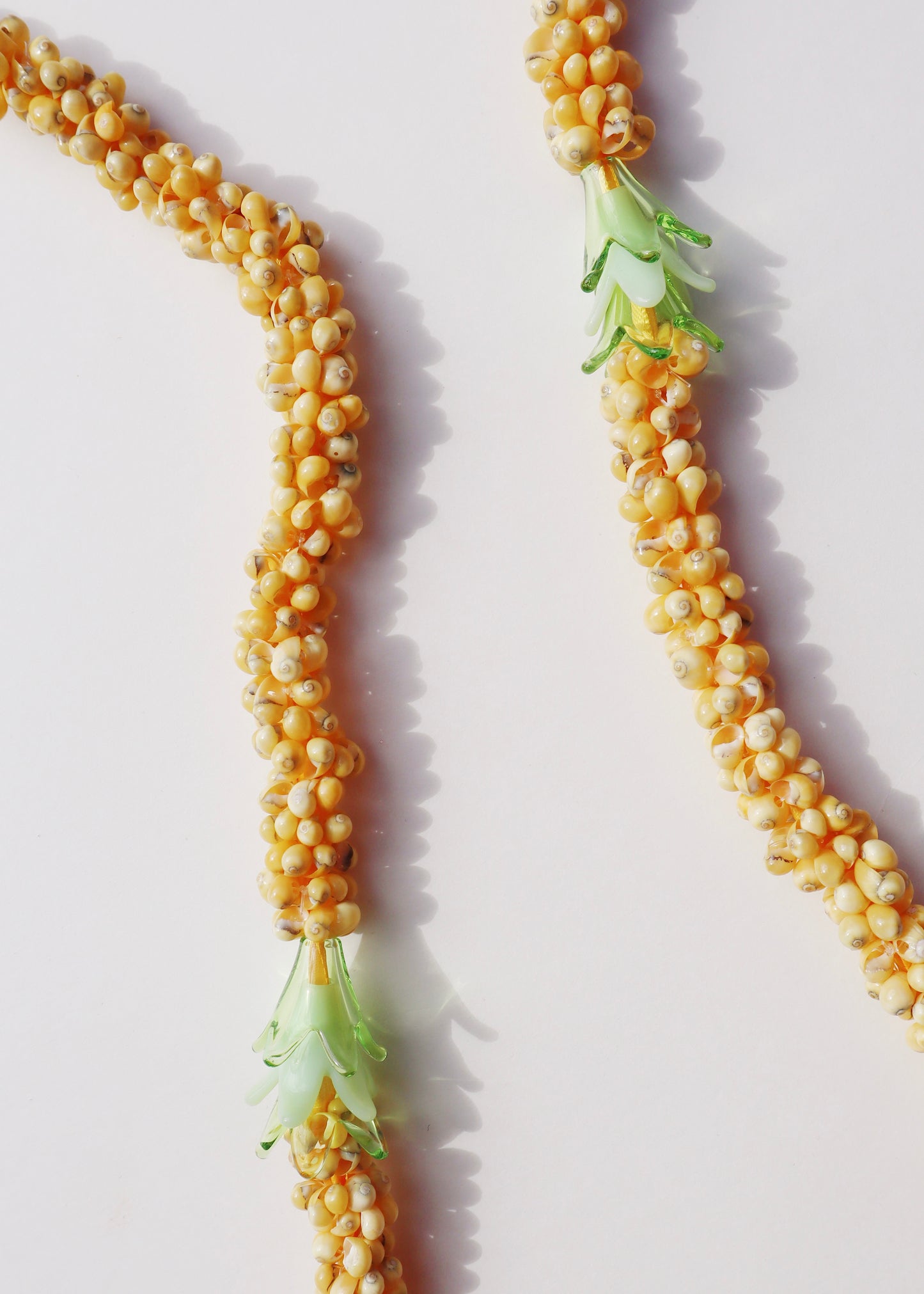 Perfectly Imperfect 40% OFF - Glass Pakalana Mongo Shell Lei with 6 Pua