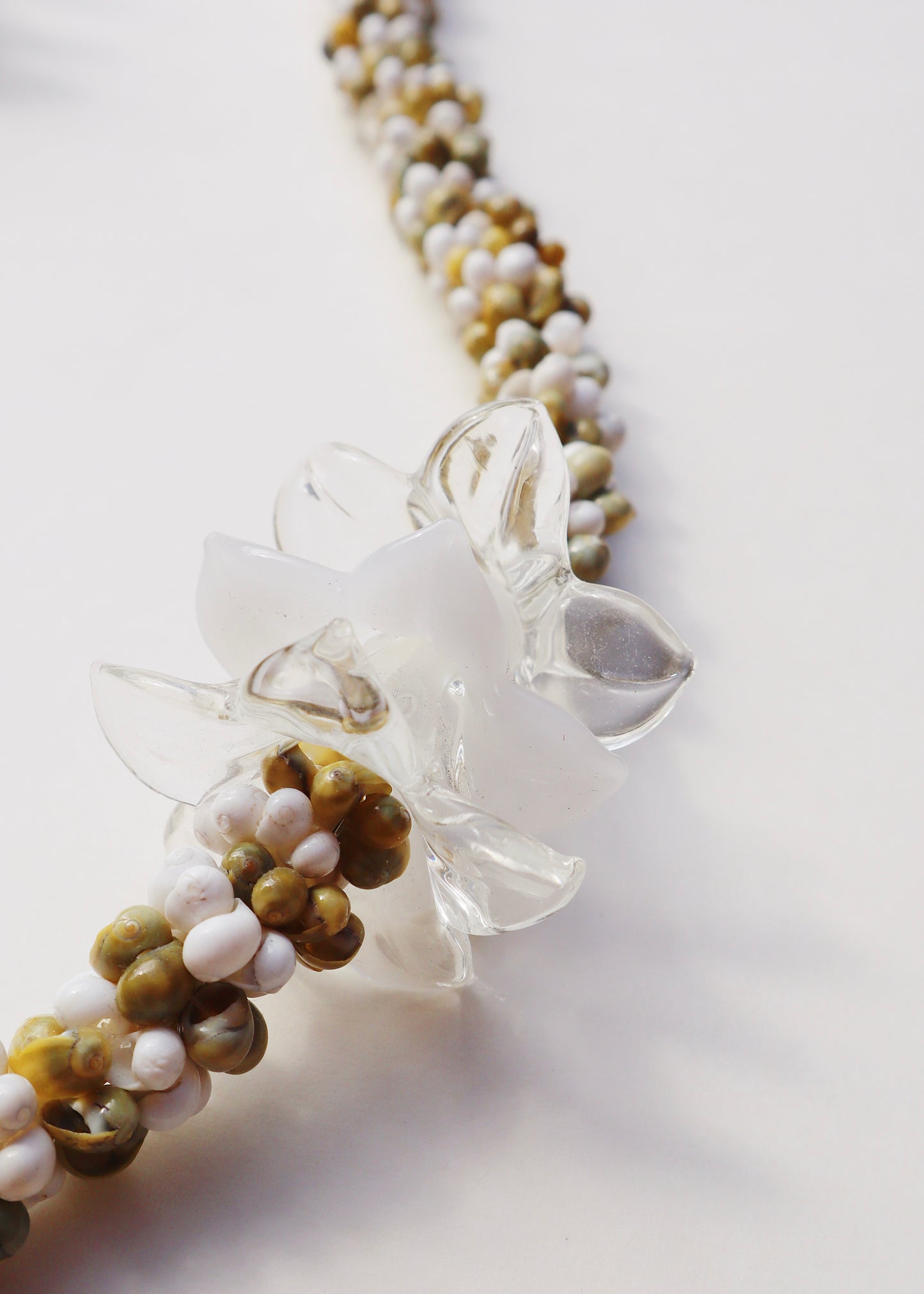 Perfectly Imperfect 40% OFF - Glass Pua Melia Plumeria Mongo Shell Lei with 6 Pua