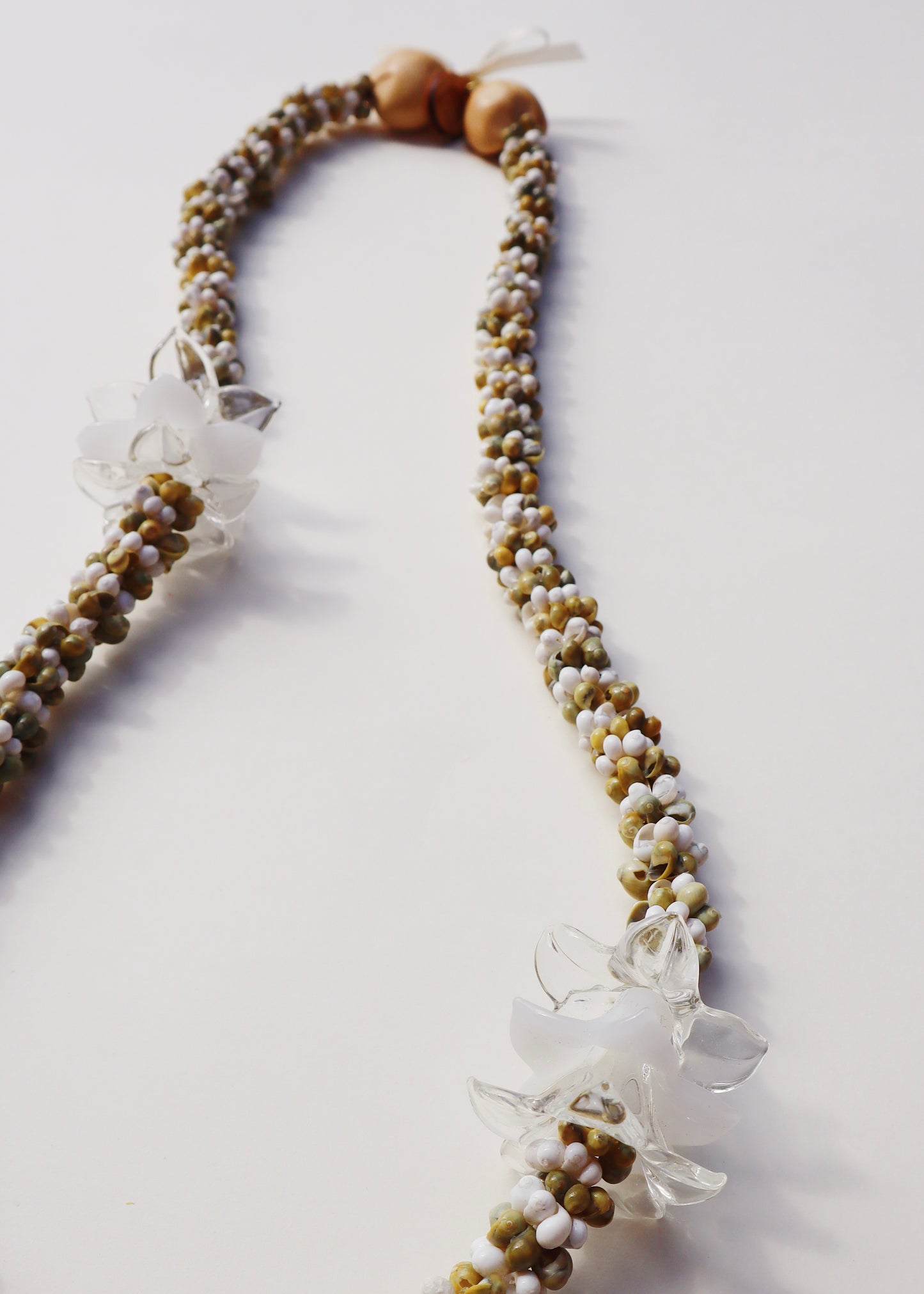 Perfectly Imperfect 40% OFF - Glass Pua Melia Plumeria Mongo Shell Lei with 6 Pua