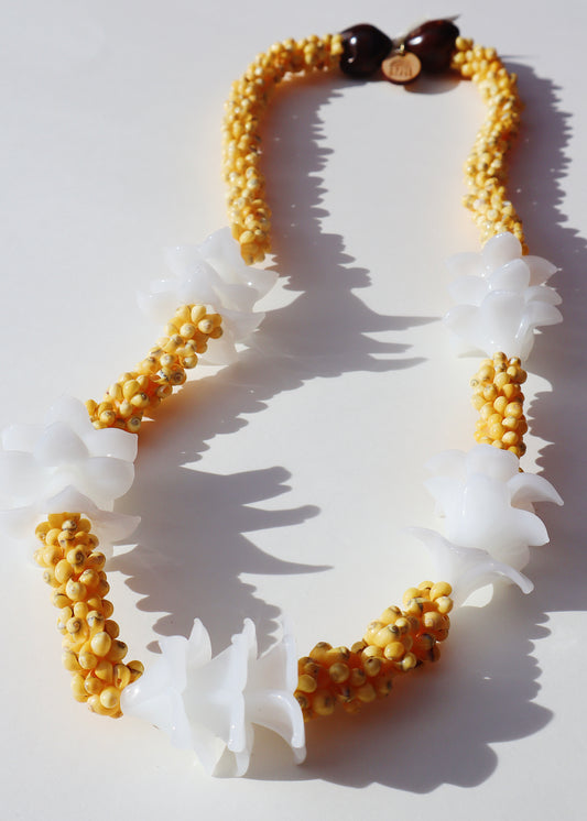 Perfectly Imperfect 40% OFF - Glass Plumeria Mongo Shell Lei with 15 Pua
