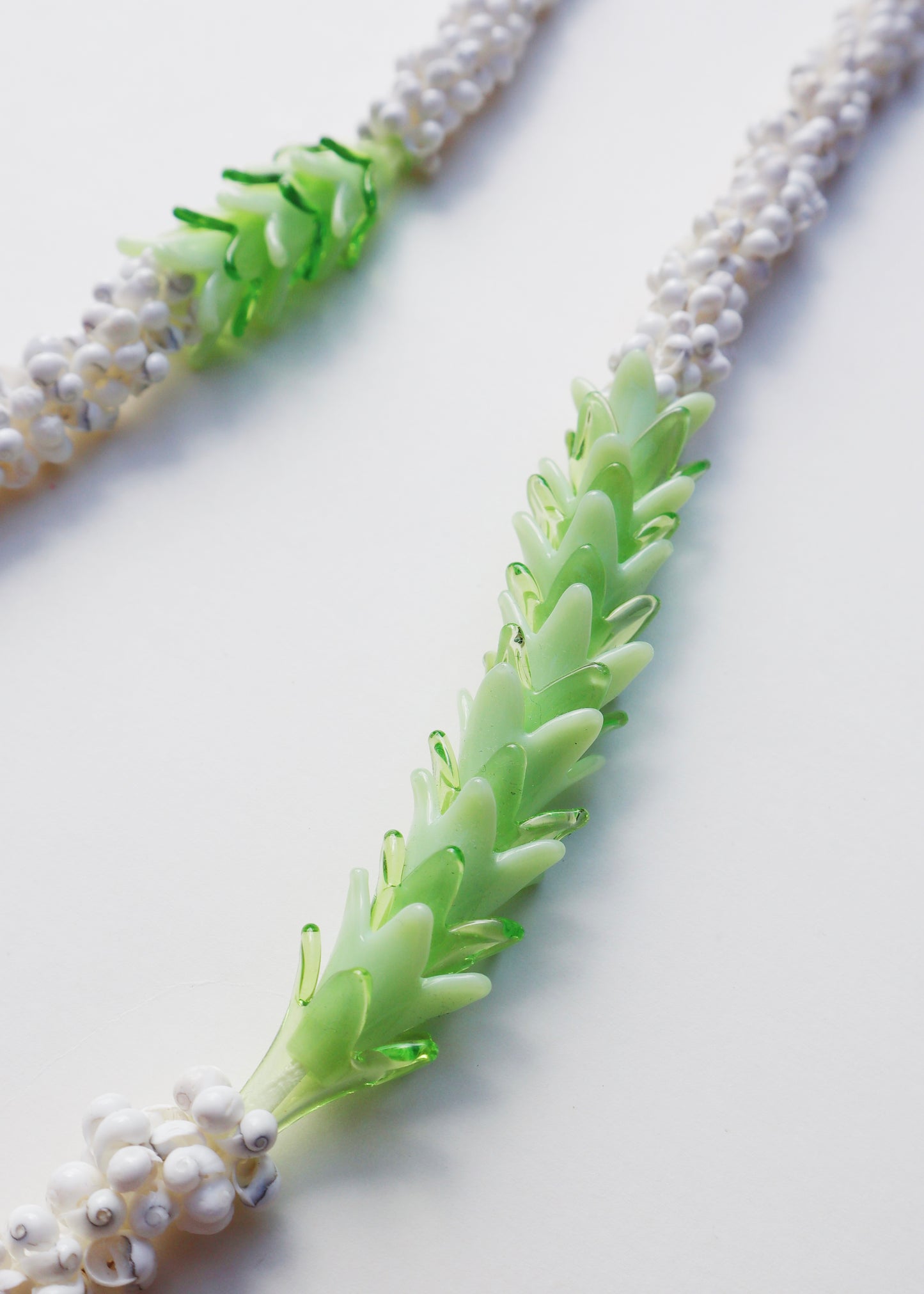Perfectly Imperfect 40% OFF - Glass Pakalana Mongo Shell Lei with 20 Pua