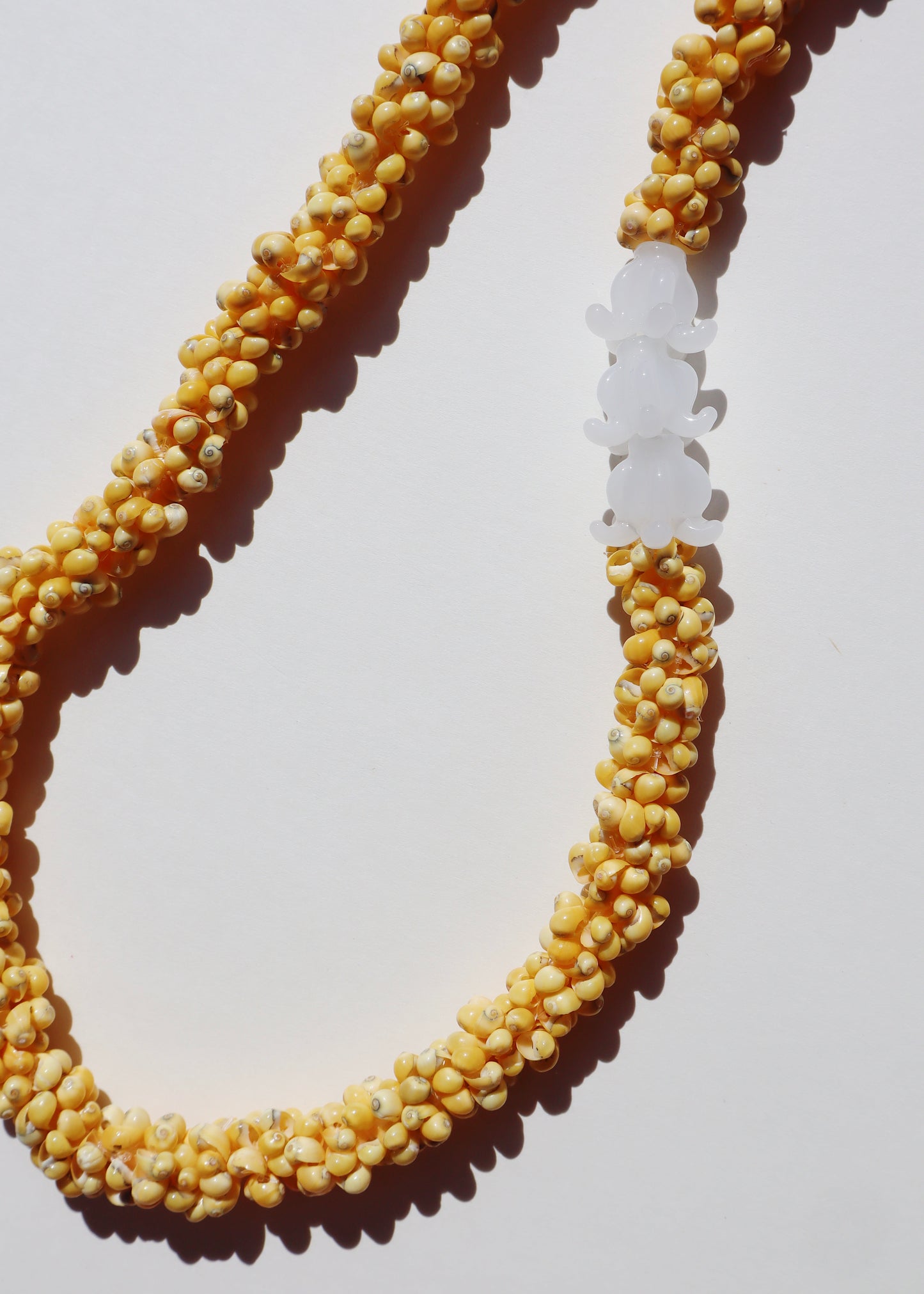 Perfectly Imperfect 40% OFF - Glass Crown Flower Mongo Shell Lei with 3 Pua