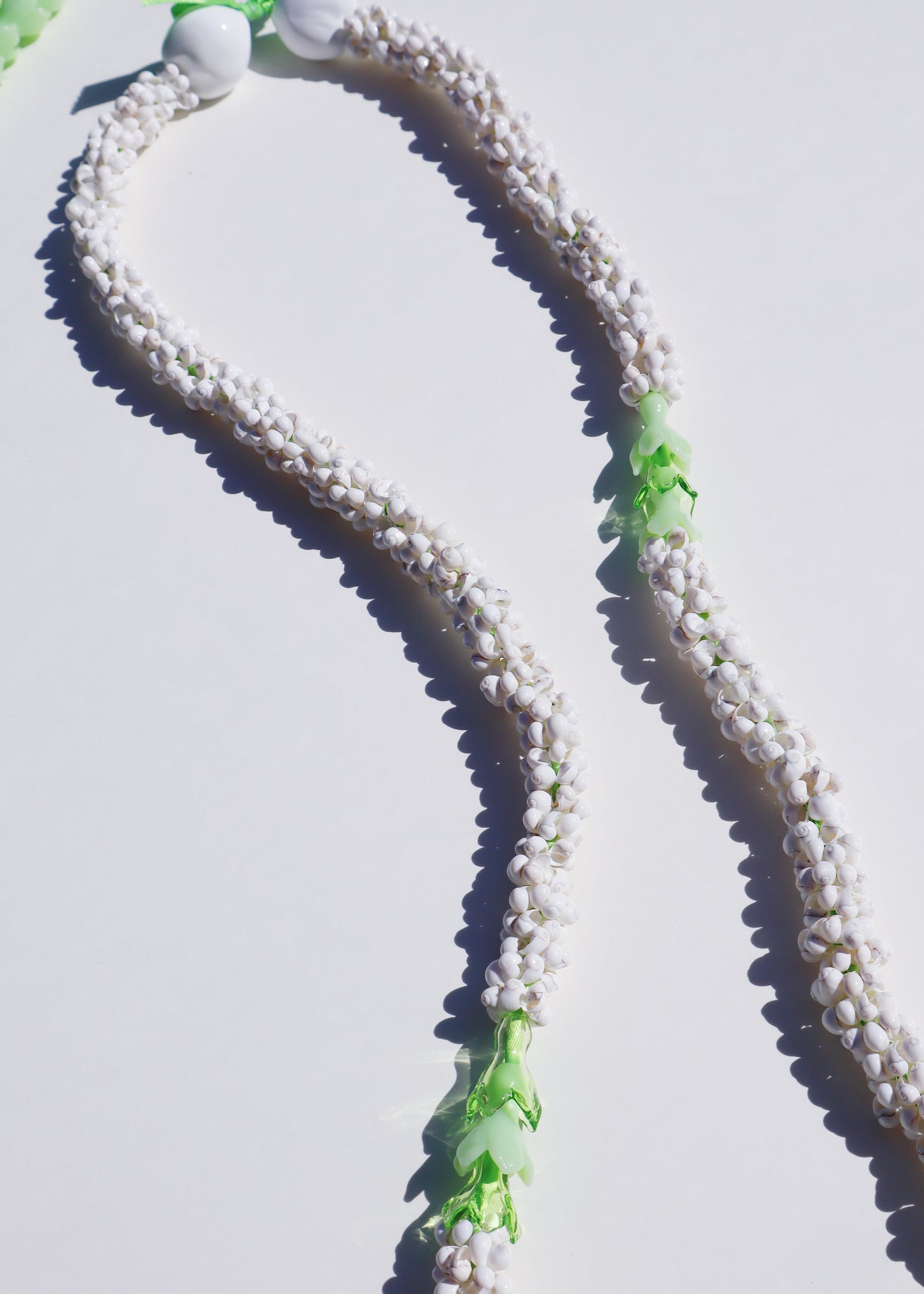 Pakalana Mongo Shell Lei with 6 Glass Pua