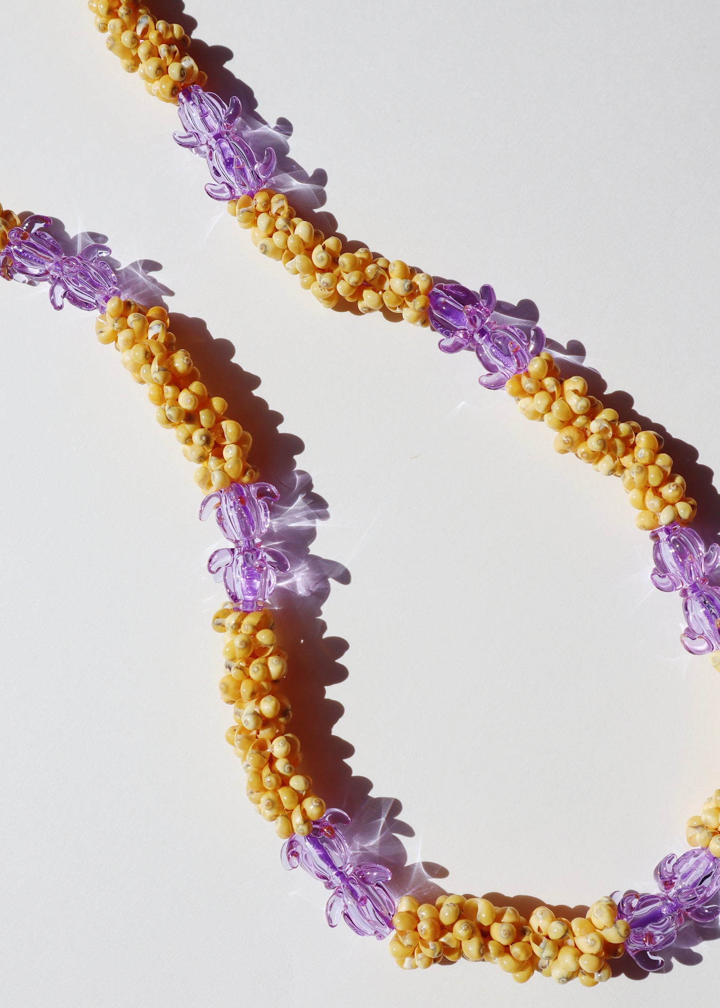 Perfectly Imperfect 40% OFF - Glass Crown Flower Mongo Shell Lei with 14 Pua