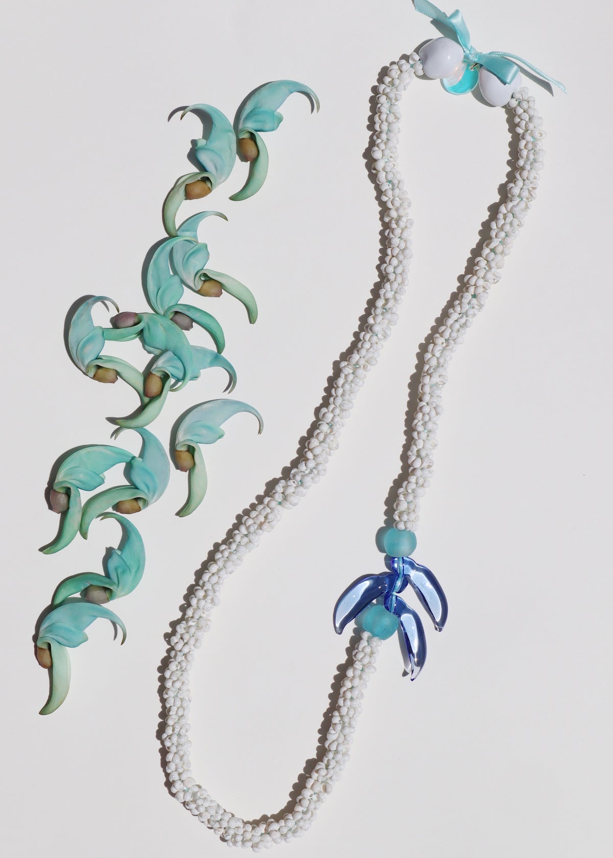 Blue Jade Mongo Shell Lei with 3 Glass Buds