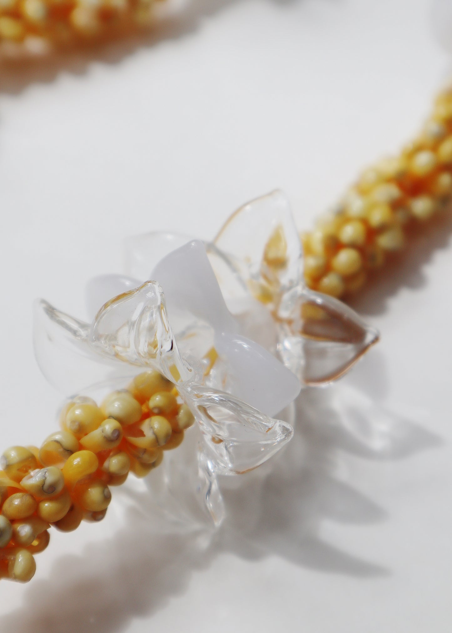 Perfectly Imperfect 40% OFF - Clear & White Glass Pua Melia Plumeria Mongo Shell Lei with 21 Pua