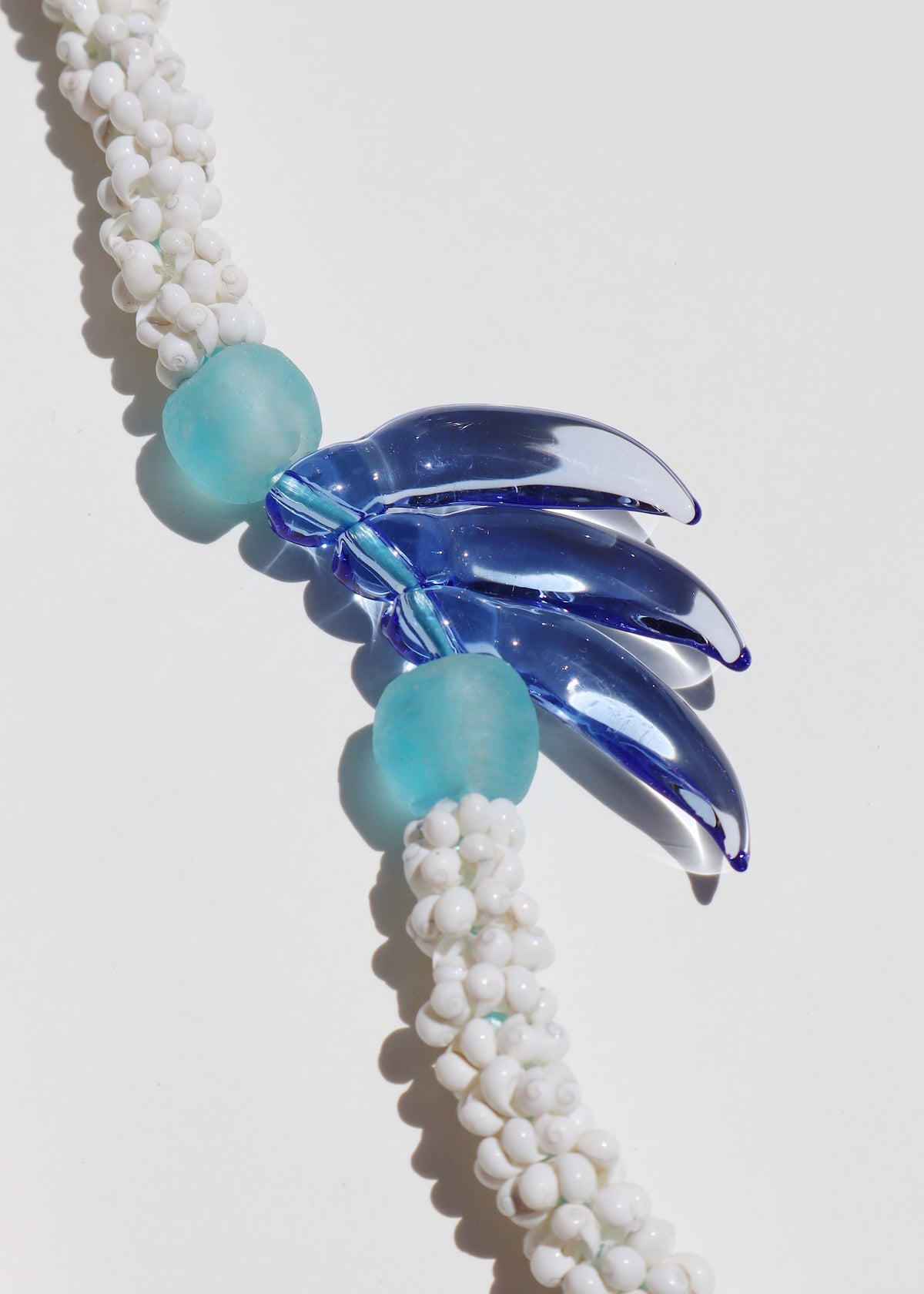 Blue Jade Mongo Shell Lei with 3 Glass Buds