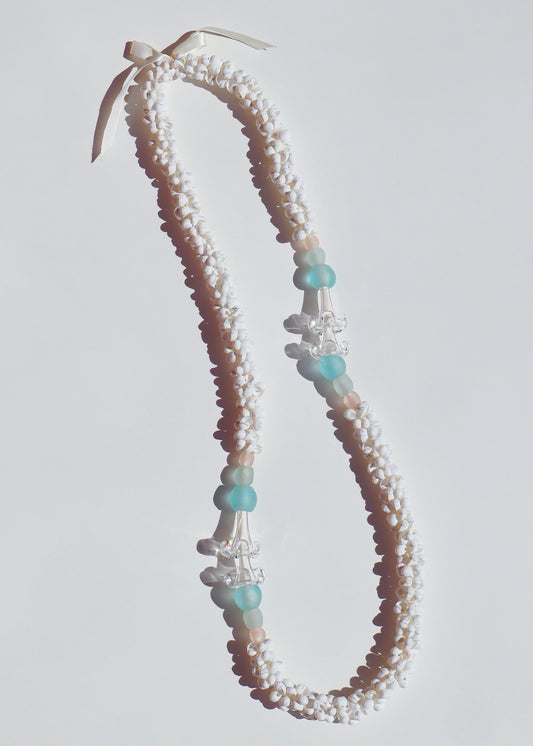 Clear Puakenikeni Mongo Shell Lei with 4 Glass Pua