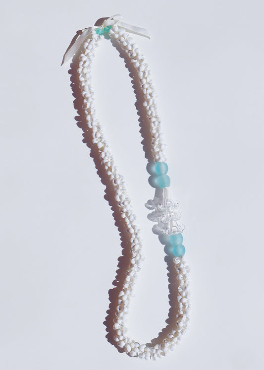 Clear Puakenikeni Mongo Shell Lei with 3 Glass Pua