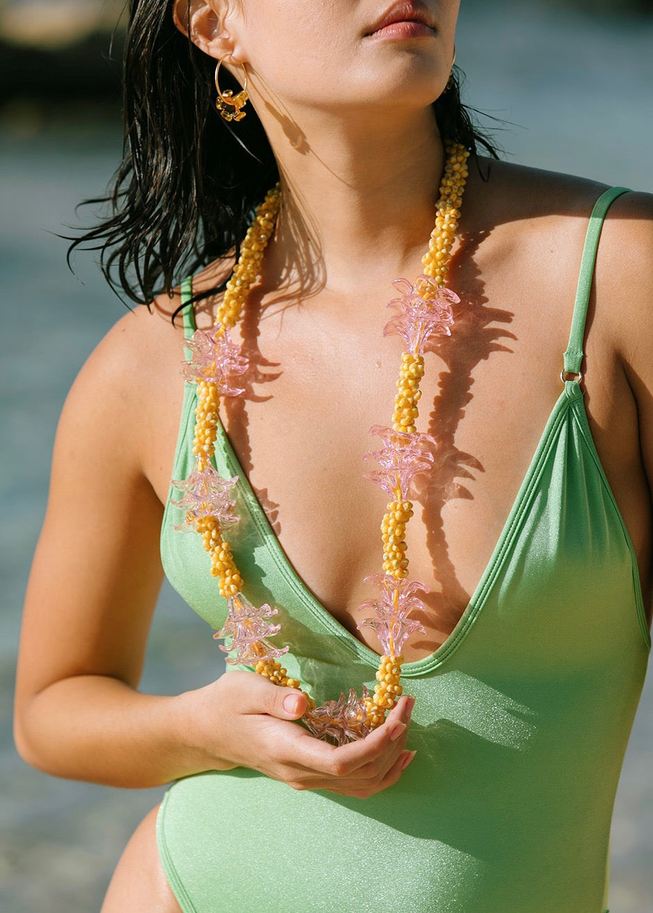 Pua Melia Plumeria Mongo Shell Lei with 21 Pua