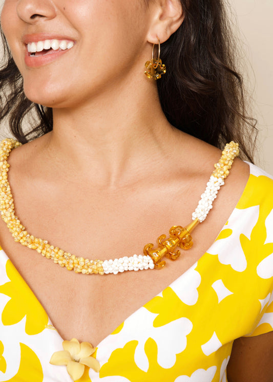 Puakenikeni Mongo Shell Lei with 3 Glass Pua