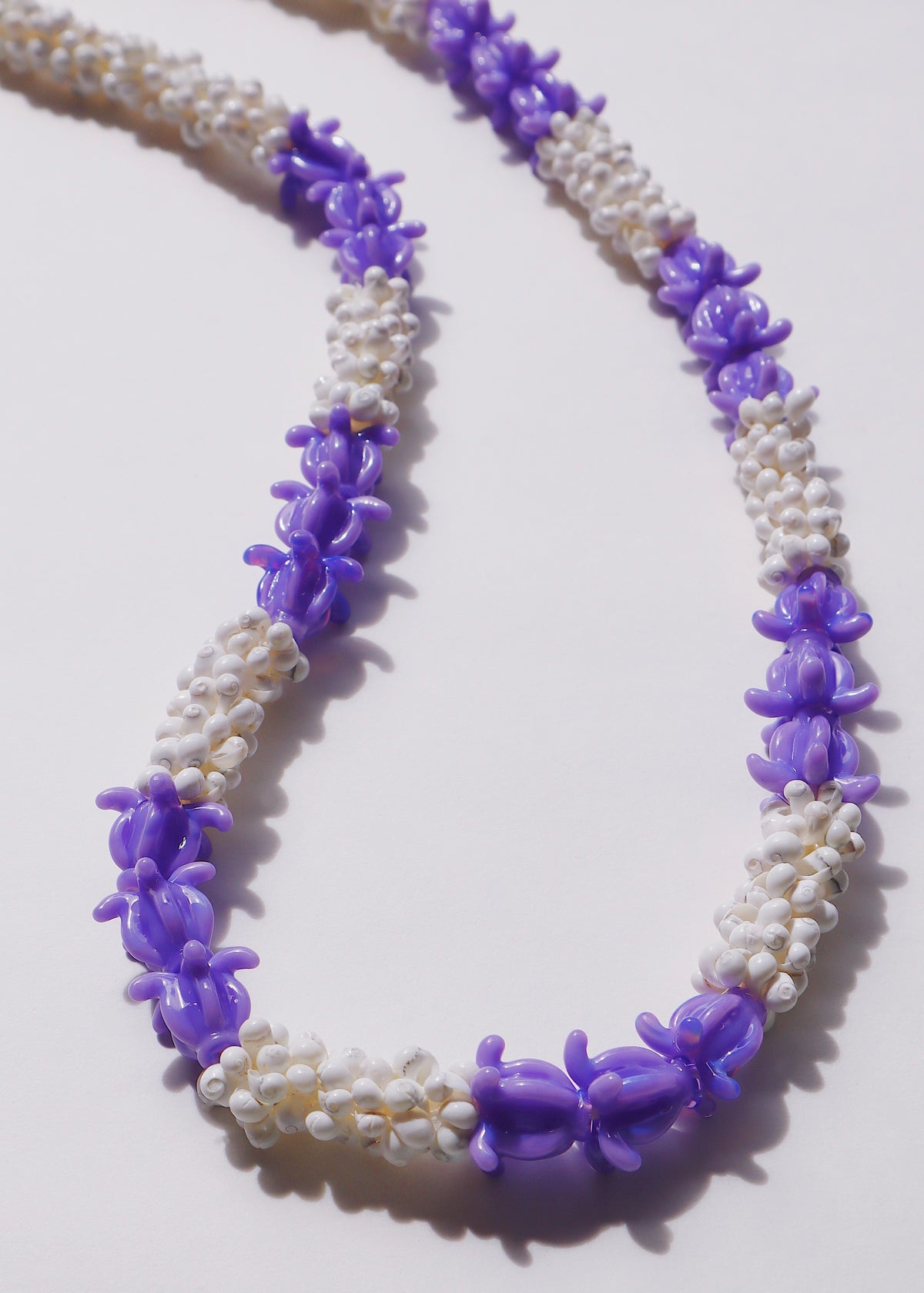 Crown Flower Mongo Shell Lei with 21 Glass Pua