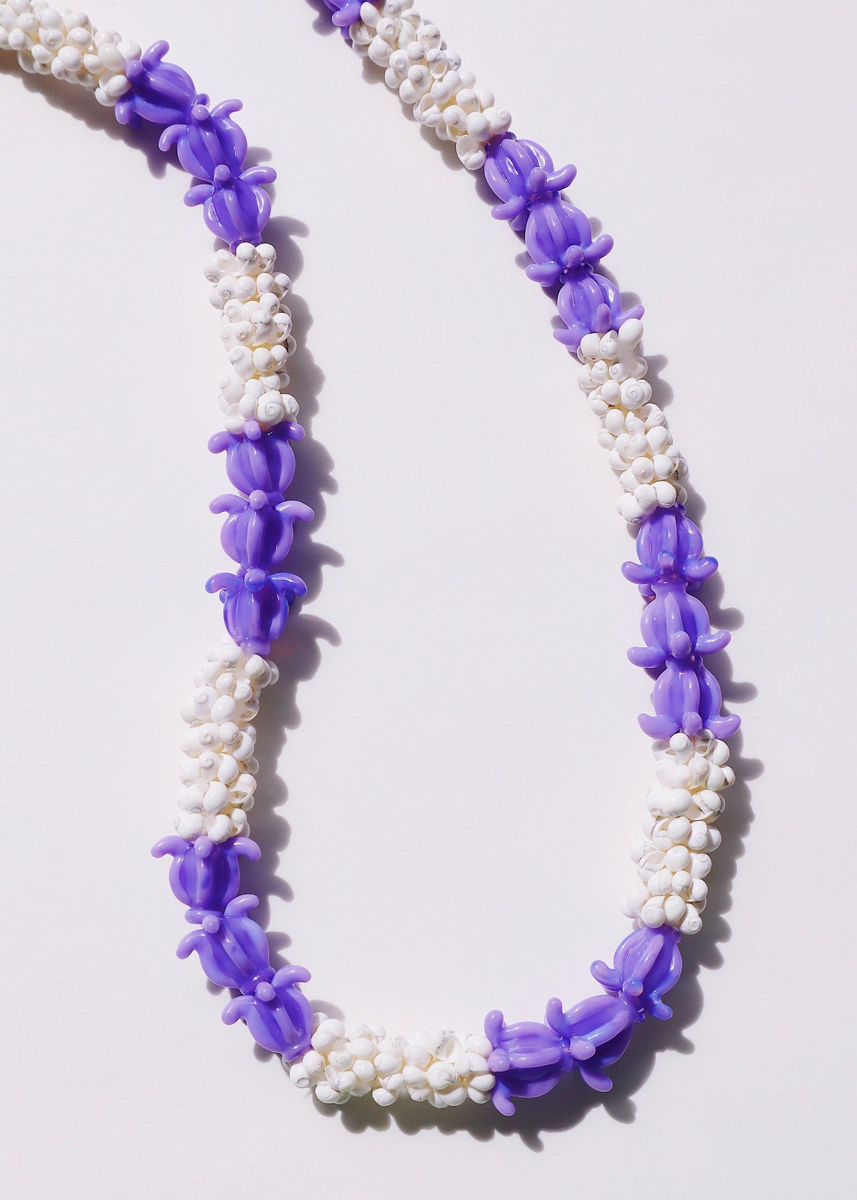 Crown Flower Mongo Shell Lei with 21 Glass Pua