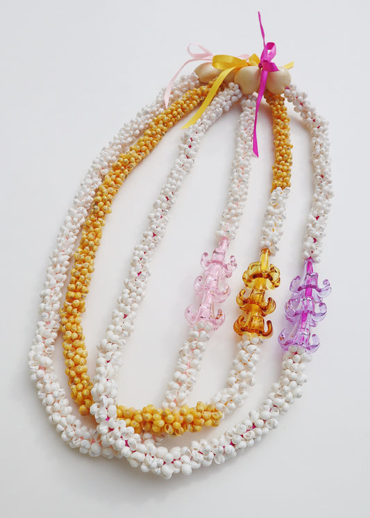 Puakenikeni Mongo Shell Lei with 3 Glass Pua